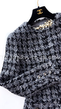 CHANEL 06A Gray Black Houndstooth Wool Silk Tweed Collarless Jacket 38 40 シャネル グレー ブラック 千鳥格子 ウール シルク ツイード ノーカラー ジャケット 即発
