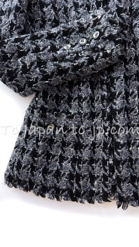 CHANEL 06A Gray Black Houndstooth Wool Silk Tweed Collarless Jacket 38 40 シャネル グレー ブラック 千鳥格子 ウール シルク ツイード ノーカラー ジャケット 即発