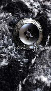 CHANEL 06A Gray Black Houndstooth Wool Silk Tweed Collarless Jacket 38 40 シャネル グレー ブラック 千鳥格子 ウール シルク ツイード ノーカラー ジャケット 即発