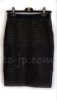 CHANEL 13S Black Stretchable Mesh Jacket With Pearl Button Skirt 40 44 シャネル ブラック ビッグ パール ボタン ストレッチ メッシュ スカート 即発