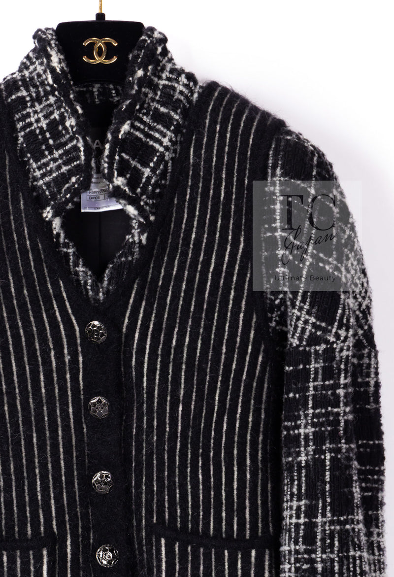 CHANEL 10A Black Ivory Wool Silk Tweed Jacket with Vest 38 シャネル ブラック アイボリー ウール シルク ツイード ジャケット ベスト付き 即発