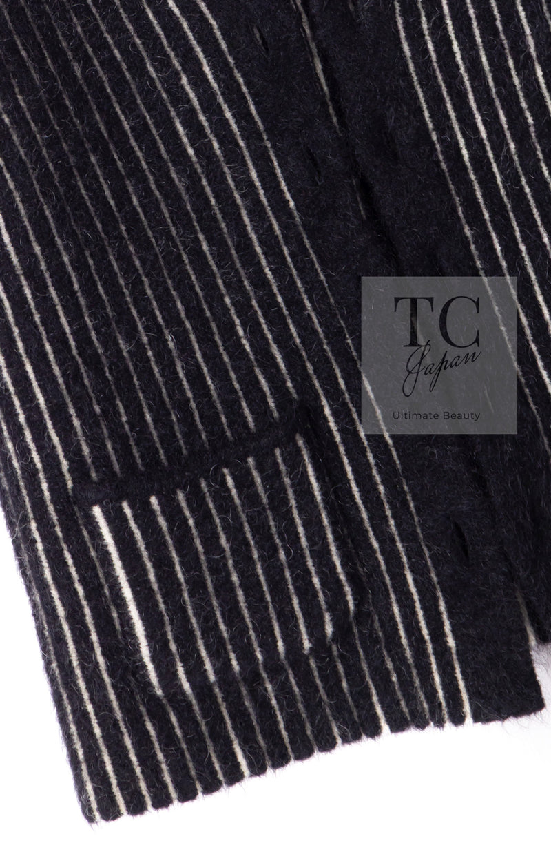 CHANEL 10A Black Ivory Wool Silk Tweed Jacket with Vest 38 シャネル ブラック アイボリー ウール シルク ツイード ジャケット ベスト付き 即発