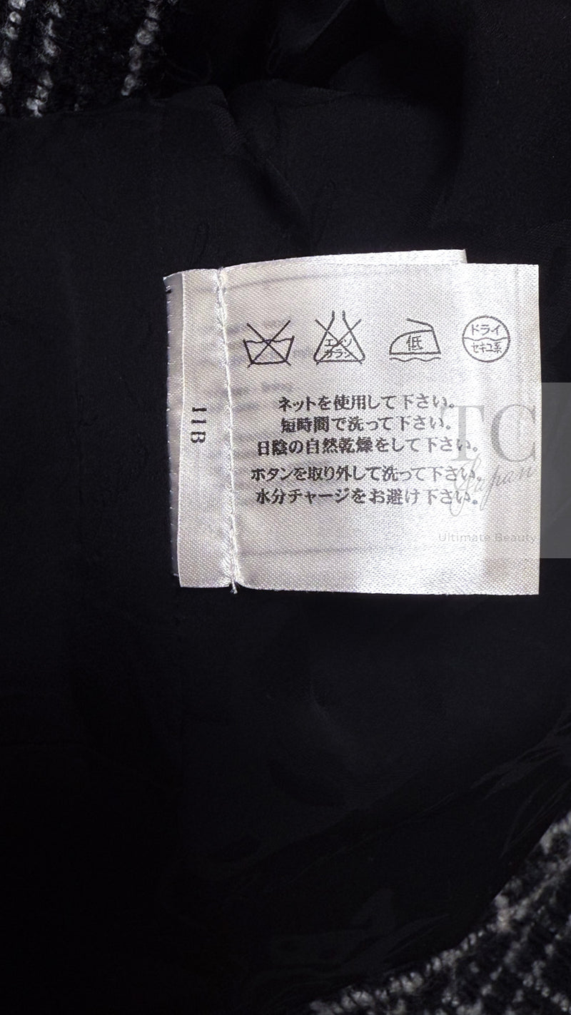 CHANEL 10A Black Ivory Wool Silk Tweed Jacket with Vest 38 シャネル ブラック アイボリー ウール シルク ツイード ジャケット ベスト付き 即発