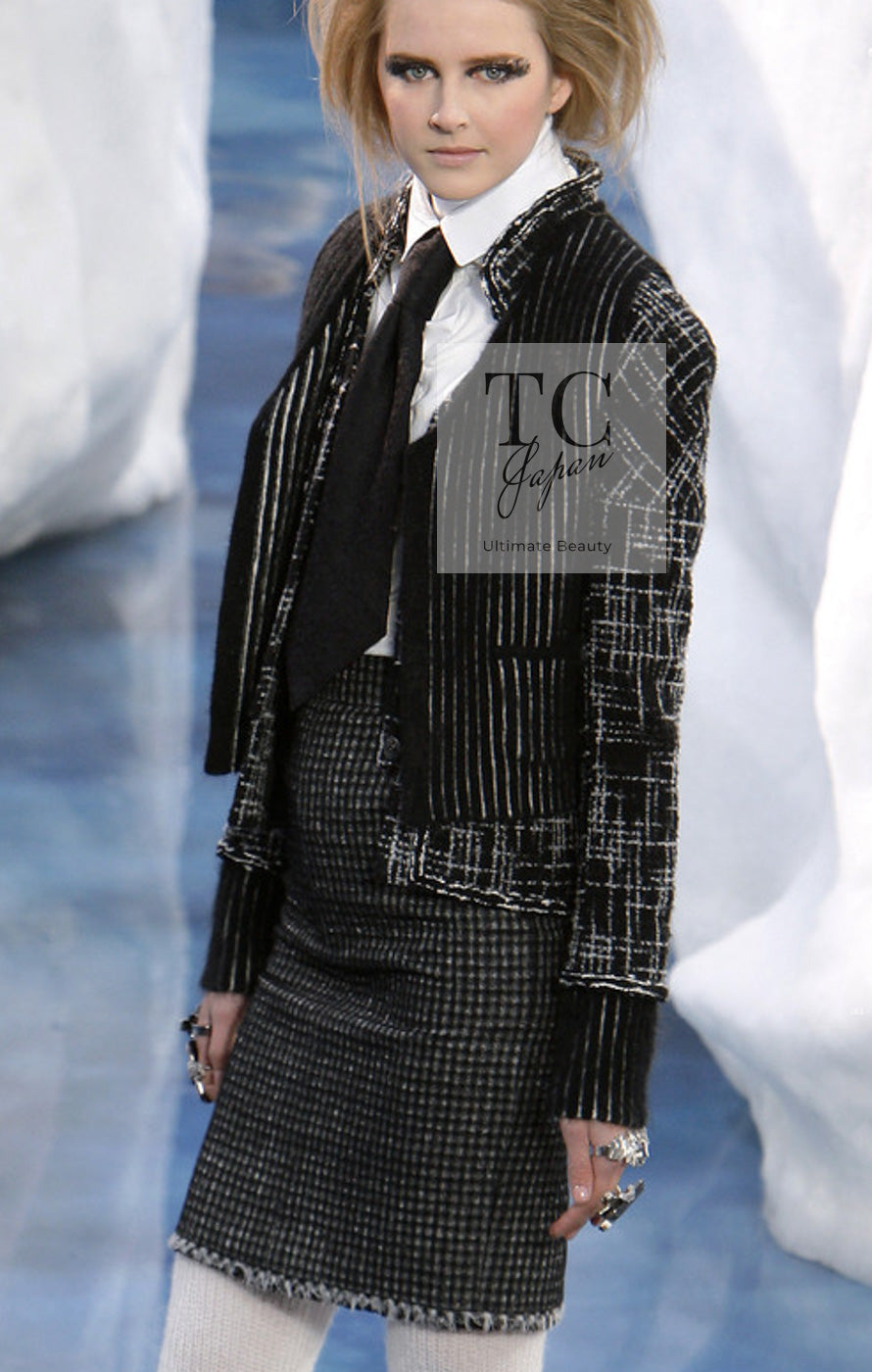 CHANEL 10A Black Ivory Wool Silk Tweed Jacket with Vest 38 シャネル ブラック アイボリー ウール シルク ツイード ジャケット ベスト付き 即発