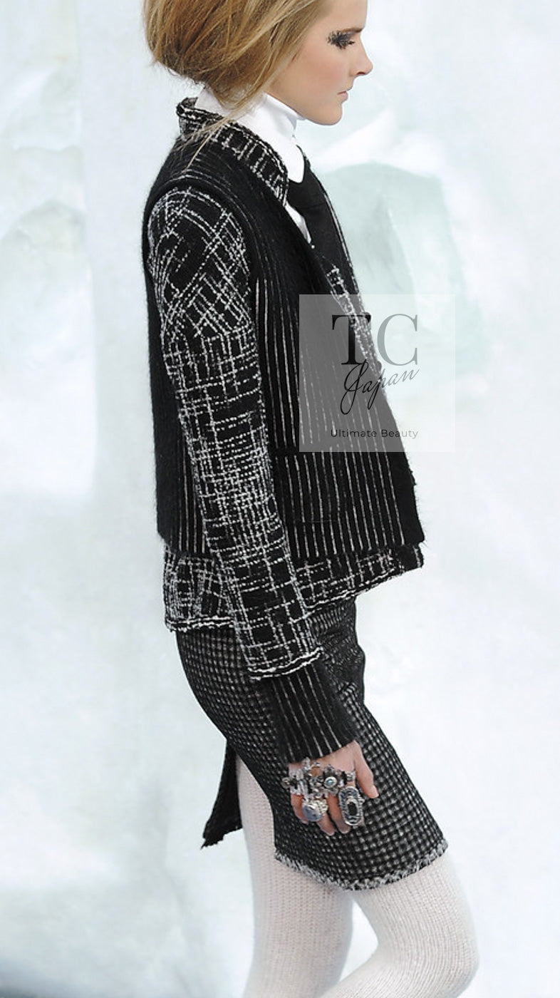 CHANEL 10A Black Ivory Wool Silk Tweed Jacket with Vest 38 シャネル ブラック アイボリー ウール シルク ツイード ジャケット ベスト付き 即発