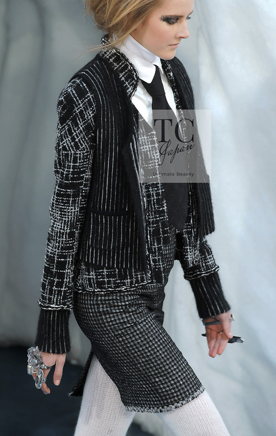 CHANEL 10A Black Ivory Wool Silk Tweed Jacket with Vest 38 シャネル ブラック アイボリー ウール シルク ツイード ジャケット ベスト付き 即発