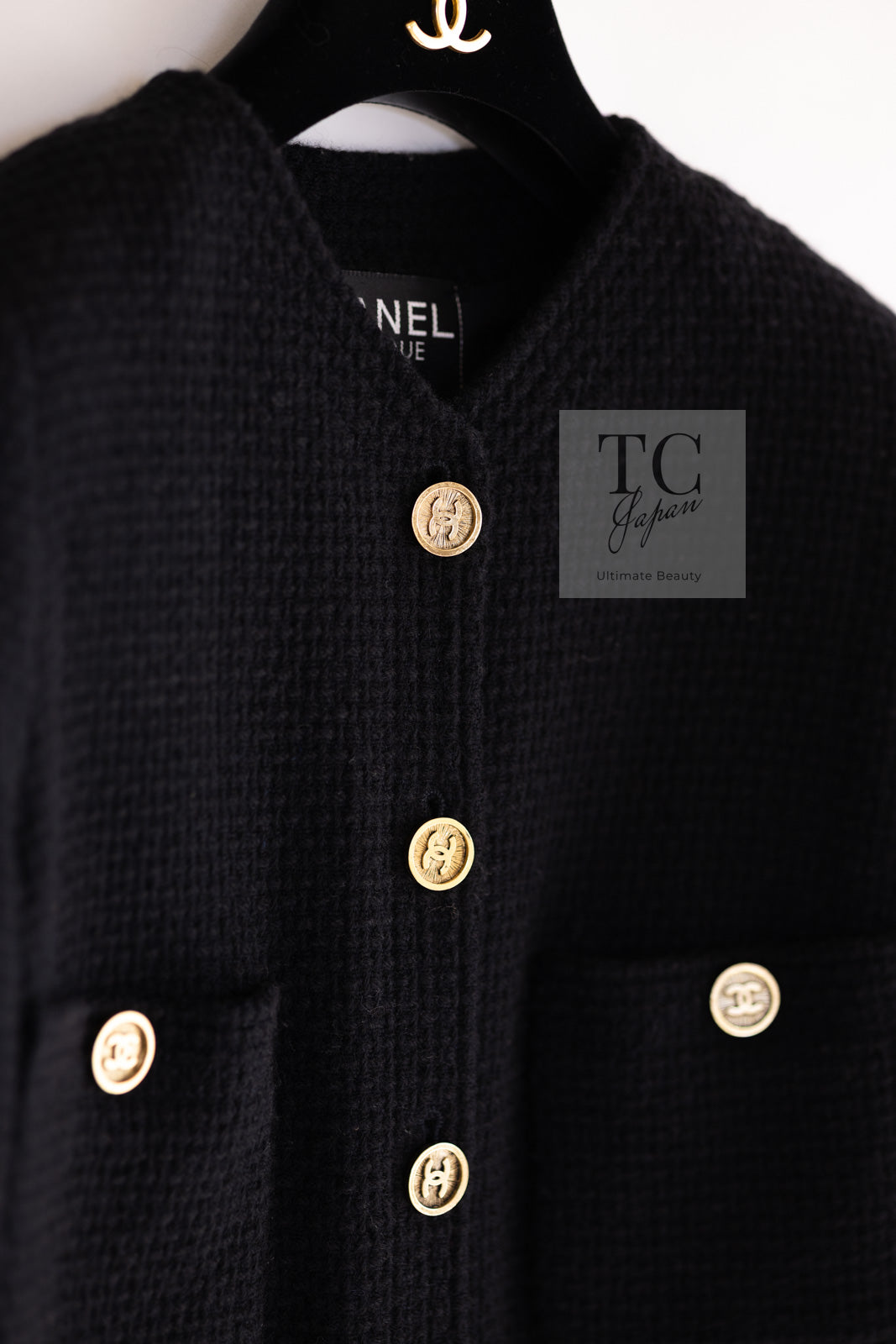 CHANEL 91A Vintage Black Wool CC Gold Button Tweed Jacket Skirt Suit 34 36 シャネル ヴィンテージ ブラック ウール CC ゴールド ボタン ツイード ジャケット スカート スーツ 即発