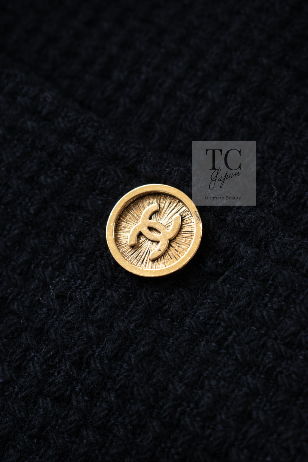 CHANEL 91A Vintage Black Wool CC Gold Button Tweed Jacket Skirt Suit 34 36 シャネル ヴィンテージ ブラック ウール CC ゴールド ボタン ツイード ジャケット スカート スーツ 即発