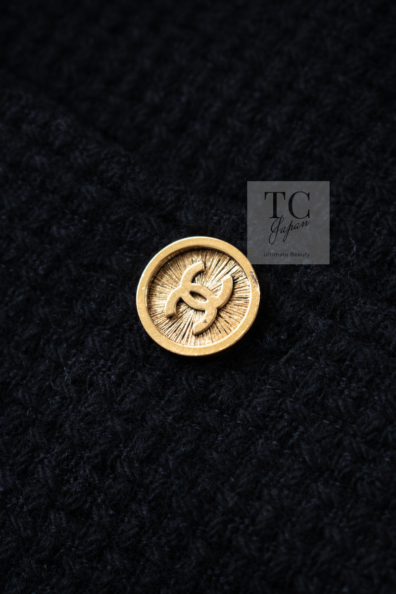 CHANEL 91A Vintage Black Wool CC Gold Button Tweed Jacket Skirt Suit 34 36 シャネル ヴィンテージ ブラック ウール CC ゴールド ボタン ツイード ジャケット スカート スーツ 即発