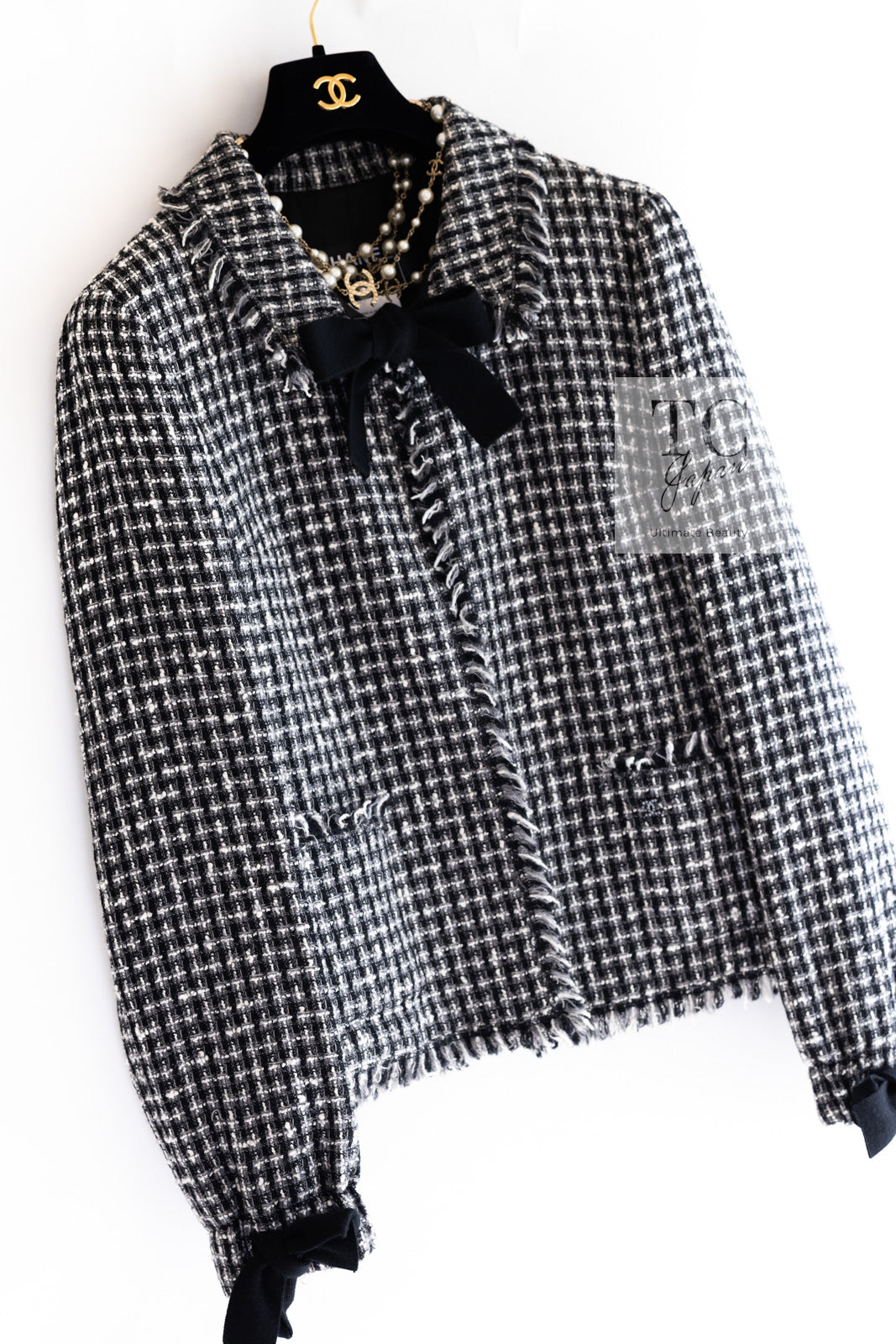 CHANEL 04PF Black Ivory Bow Ribbon Wool Tweed Jacket Skirt Suit 36 シャネル ブラック アイボリー リボン ウール ツイード ジャケット スカート スーツ 即発