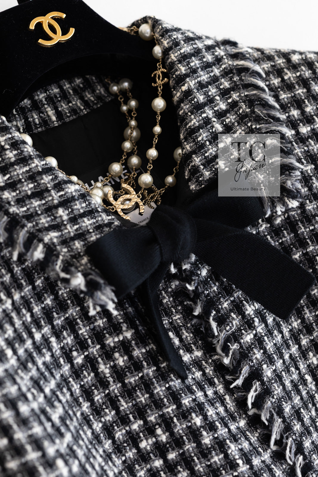 CHANEL 04PF Black Ivory Bow Ribbon Wool Tweed Jacket Skirt Suit 36 シャネル ブラック アイボリー リボン ウール ツイード ジャケット スカート スーツ 即発