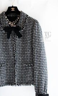 CHANEL 04PF Black Ivory Bow Ribbon Wool Tweed Jacket Skirt Suit 36 シャネル ブラック アイボリー リボン ウール ツイード ジャケット スカート スーツ 即発