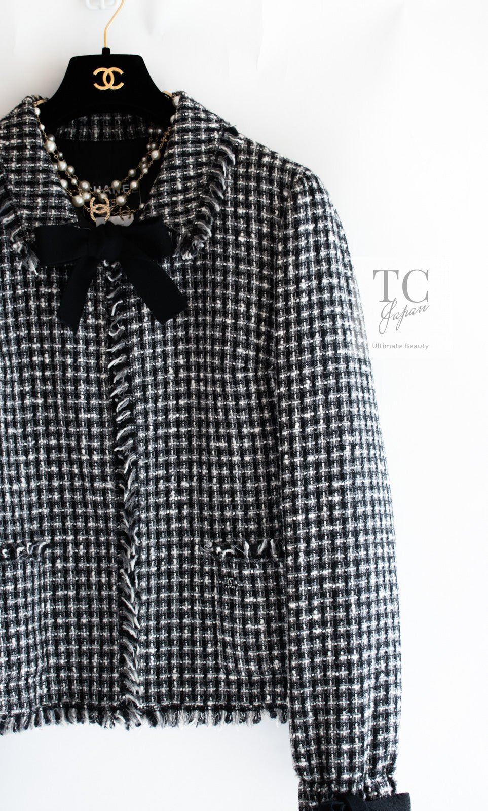 CHANEL 04PF Black Ivory Bow Ribbon Wool Tweed Jacket Skirt Suit 36 シャネル ブラック アイボリー リボン ウール ツイード ジャケット スカート スーツ 即発