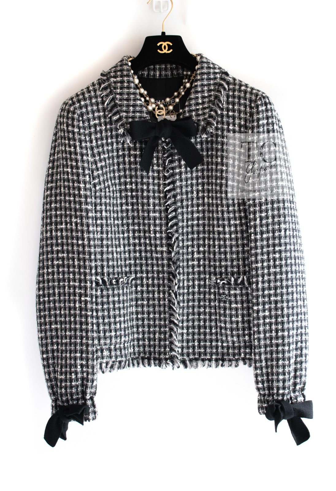 CHANEL 04PF Black Ivory Bow Ribbon Wool Tweed Jacket Skirt Suit 36 シャネル ブラック アイボリー リボン ウール ツイード ジャケット スカート スーツ 即発