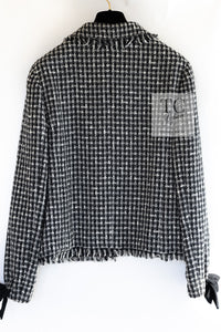 CHANEL 04PF Black Ivory Bow Ribbon Wool Tweed Jacket Skirt Suit 36 シャネル ブラック アイボリー リボン ウール ツイード ジャケット スカート スーツ 即発