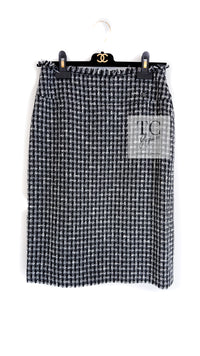 CHANEL 04PF Black Ivory Bow Ribbon Wool Tweed Jacket Skirt Suit 36 シャネル ブラック アイボリー リボン ウール ツイード ジャケット スカート スーツ 即発