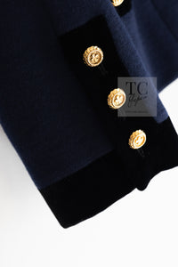 CHANEL 89A Vintage Dark Navy Black Gold Buttons Velvet Trim Jacket Skirt Suit 42 シャネル ヴィンテージ ダークネイビー ブラック ゴールドボタン ベルベット トリム ジャケット スカート スーツ 即発