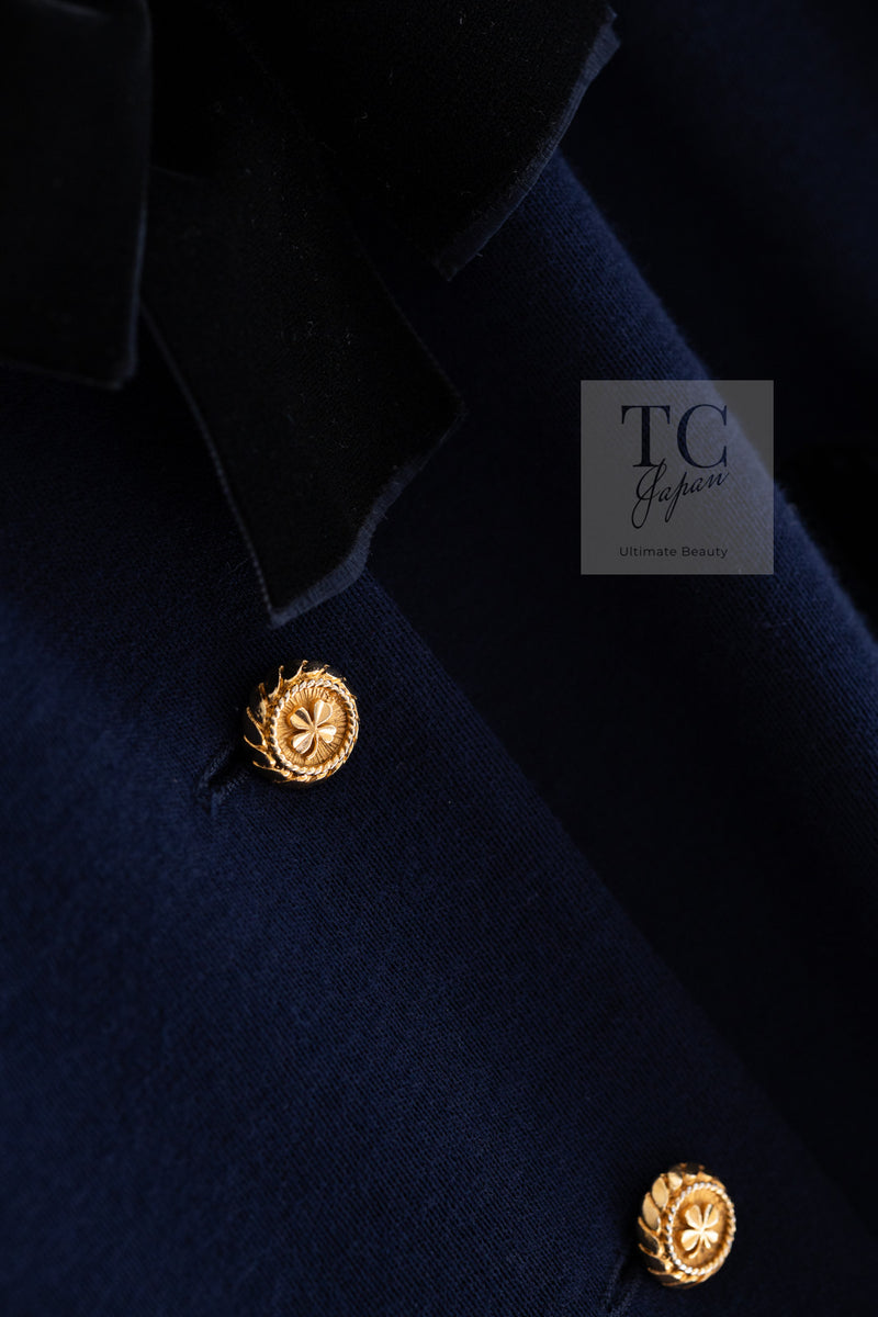 CHANEL 89A Vintage Dark Navy Black Gold Buttons Velvet Trim Jacket Skirt Suit 42 シャネル ヴィンテージ ダークネイビー ブラック ゴールドボタン ベルベット トリム ジャケット スカート スーツ 即発