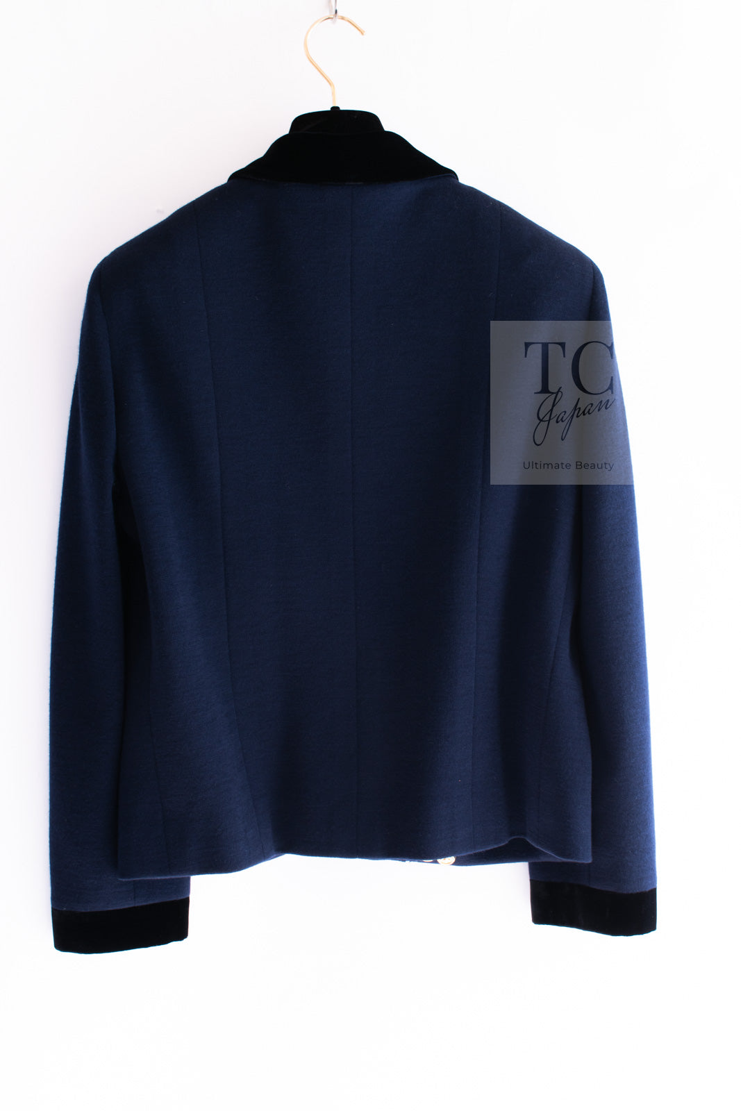 CHANEL 89A Vintage Dark Navy Black Gold Buttons Velvet Trim Jacket Skirt Suit 42 シャネル ヴィンテージ ダークネイビー ブラック ゴールドボタン ベルベット トリム ジャケット スカート スーツ 即発