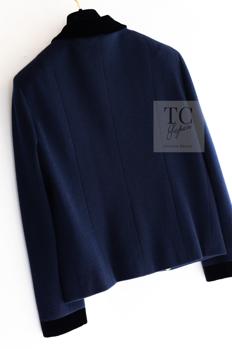 CHANEL 89A Vintage Dark Navy Black Gold Buttons Velvet Trim Jacket Skirt Suit 42 シャネル ヴィンテージ ダークネイビー ブラック ゴールドボタン ベルベット トリム ジャケット スカート スーツ 即発