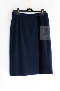 CHANEL 89A Vintage Dark Navy Black Gold Buttons Velvet Trim Jacket Skirt Suit 42 シャネル ヴィンテージ ダークネイビー ブラック ゴールドボタン ベルベット トリム ジャケット スカート スーツ 即発