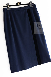CHANEL 89A Vintage Dark Navy Black Gold Buttons Velvet Trim Jacket Skirt Suit 42 シャネル ヴィンテージ ダークネイビー ブラック ゴールドボタン ベルベット トリム ジャケット スカート スーツ 即発