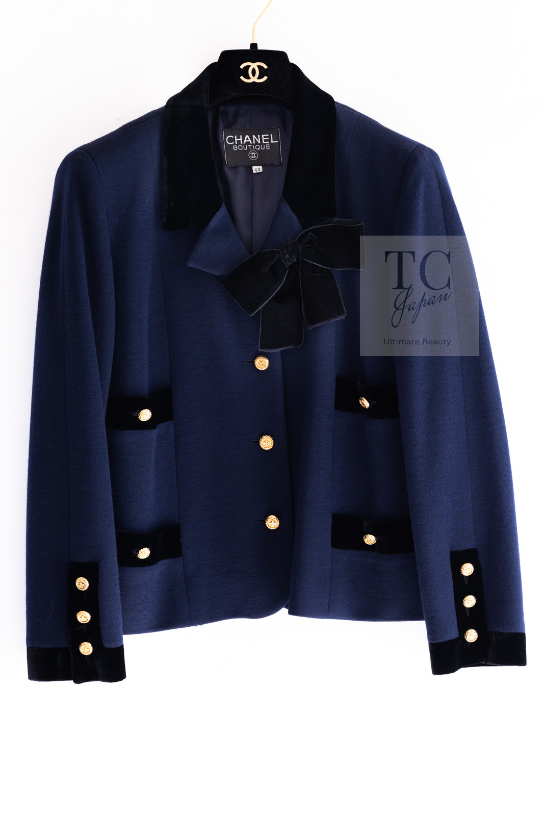 CHANEL 89A Vintage Dark Navy Black Gold Buttons Velvet Trim Jacket Skirt Suit 42 シャネル ヴィンテージ ダークネイビー ブラック ゴールドボタン ベルベット トリム ジャケット スカート スーツ 即発
