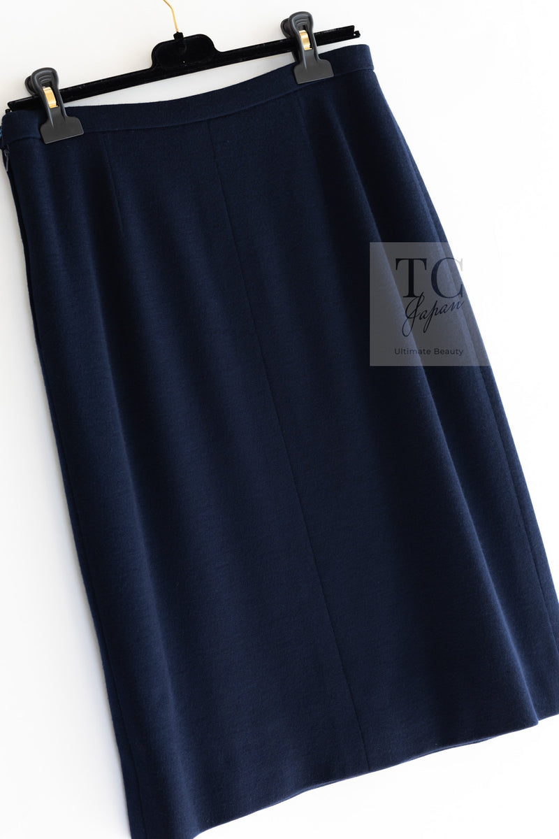 CHANEL 89A Vintage Dark Navy Black Gold Buttons Velvet Trim Jacket Skirt Suit 42 シャネル ヴィンテージ ダークネイビー ブラック ゴールドボタン ベルベット トリム ジャケット スカート スーツ 即発