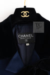 CHANEL 89A Vintage Dark Navy Black Gold Buttons Velvet Trim Jacket Skirt Suit 42 シャネル ヴィンテージ ダークネイビー ブラック ゴールドボタン ベルベット トリム ジャケット スカート スーツ 即発