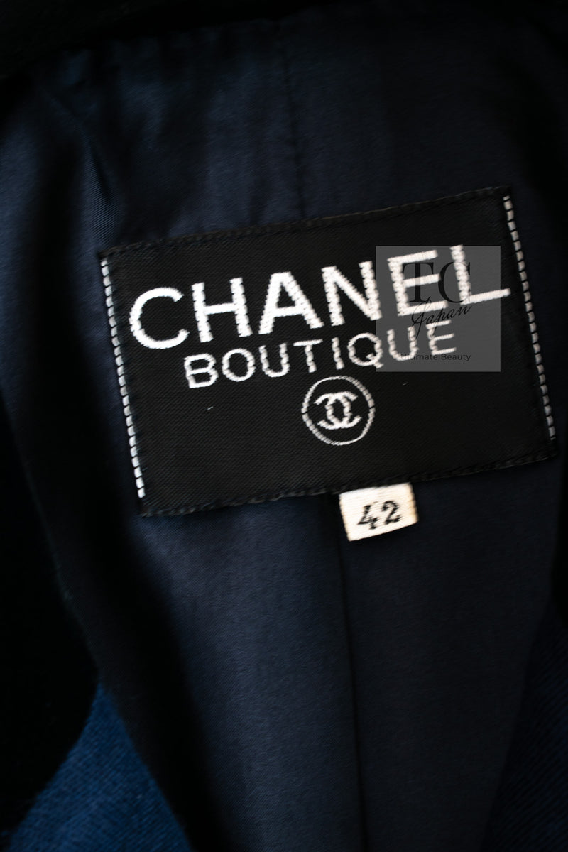 CHANEL 89A Vintage Dark Navy Black Gold Buttons Velvet Trim Jacket Skirt Suit 42 シャネル ヴィンテージ ダークネイビー ブラック ゴールドボタン ベルベット トリム ジャケット スカート スーツ 即発