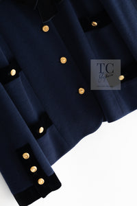 CHANEL 89A Vintage Dark Navy Black Gold Buttons Velvet Trim Jacket Skirt Suit 42 シャネル ヴィンテージ ダークネイビー ブラック ゴールドボタン ベルベット トリム ジャケット スカート スーツ 即発