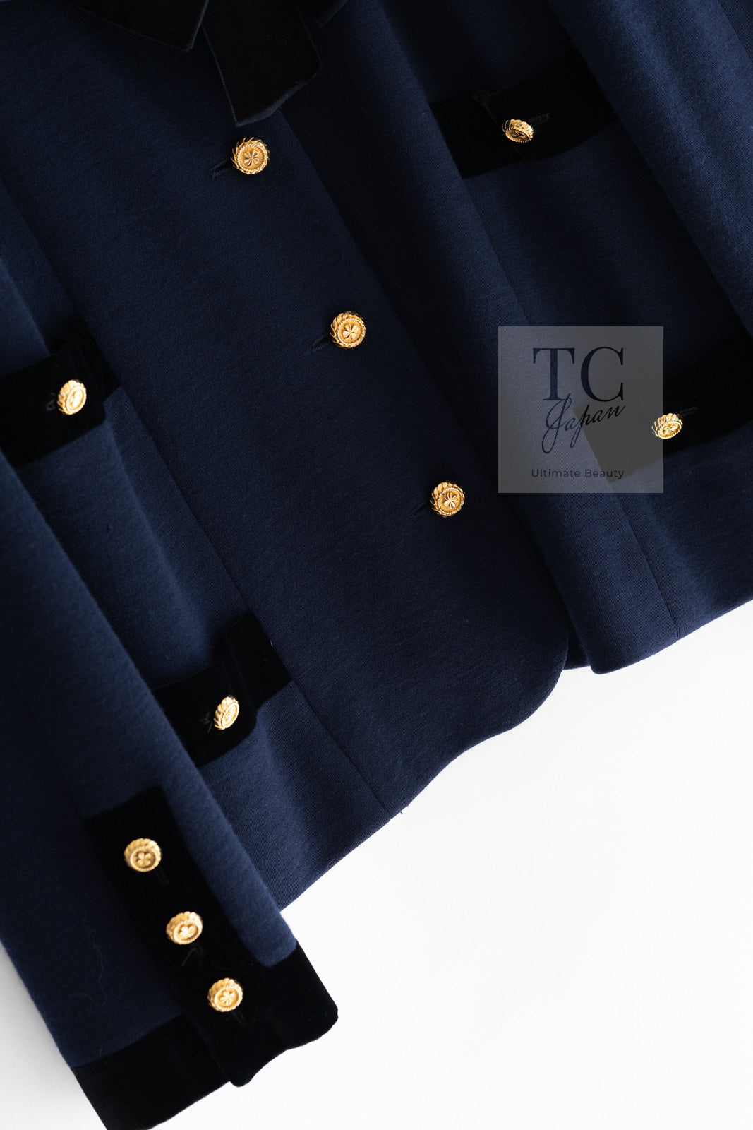 CHANEL 89A Vintage Dark Navy Black Gold Buttons Velvet Trim Jacket Skirt Suit 42 シャネル ヴィンテージ ダークネイビー ブラック ゴールドボタン ベルベット トリム ジャケット スカート スーツ 即発