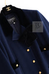 CHANEL 89A Vintage Dark Navy Black Gold Buttons Velvet Trim Jacket Skirt Suit 42 シャネル ヴィンテージ ダークネイビー ブラック ゴールドボタン ベルベット トリム ジャケット スカート スーツ 即発