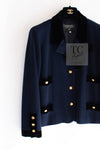 CHANEL 89A Vintage Dark Navy Black Gold Buttons Velvet Trim Jacket Skirt Suit 42 シャネル ヴィンテージ ダークネイビー ブラック ゴールドボタン ベルベット トリム ジャケット スカート スーツ 即発