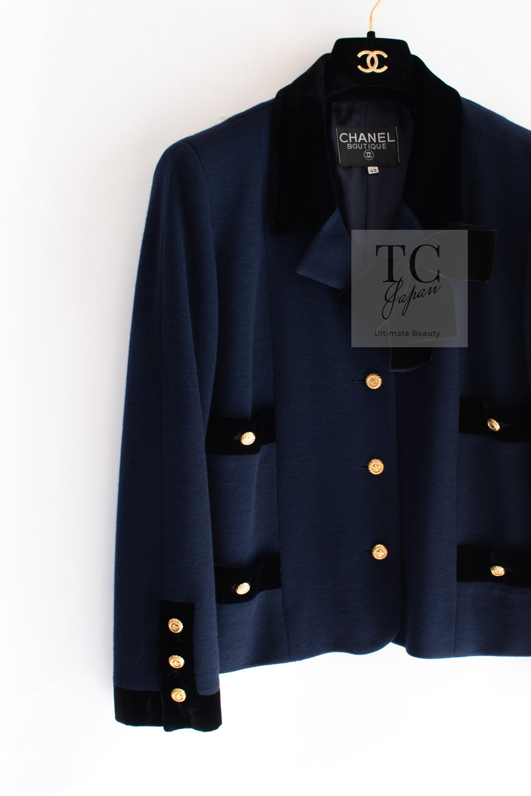CHANEL 89A Vintage Dark Navy Black Gold Buttons Velvet Trim Jacket Skirt Suit 42 シャネル ヴィンテージ ダークネイビー ブラック ゴールドボタン ベルベット トリム ジャケット スカート スーツ 即発