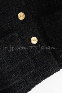 CHANEL 23PF 2023 Black CC Logo Gold Buttons Tweed Jacket 36 38 シャネル ブラック CC ロゴ ゴールドボタン ツイード ジャケット 即発