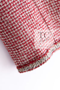CHANEL 10C Red Metallic Gold Trim Tweed Jacket Skirt Suit 40 42 シャネル レッド メタリック ゴールド トリム フリンジ ツイード ジャケット スカート スーツ