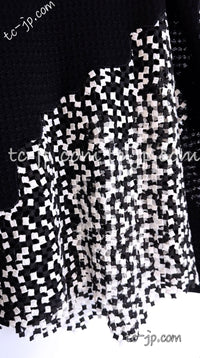 CHANEL 11S Cameron Diaz Black White Lace Cardigan Jacket Dress Set up 38 シャネル ブラック ホワイト レース カーディガン ジャケット ワンピース セットアップ 即発 - TC JAPAN