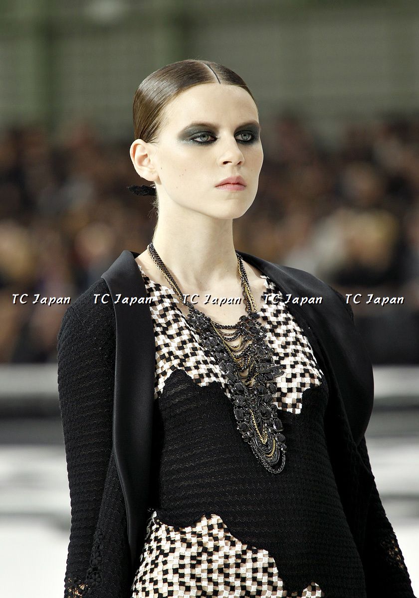 CHANEL 11S Cameron Diaz Black White Lace Cardigan Jacket Dress Set up 38 シャネル ブラック ホワイト レース カーディガン ジャケット ワンピース セットアップ 即発 - TC JAPAN