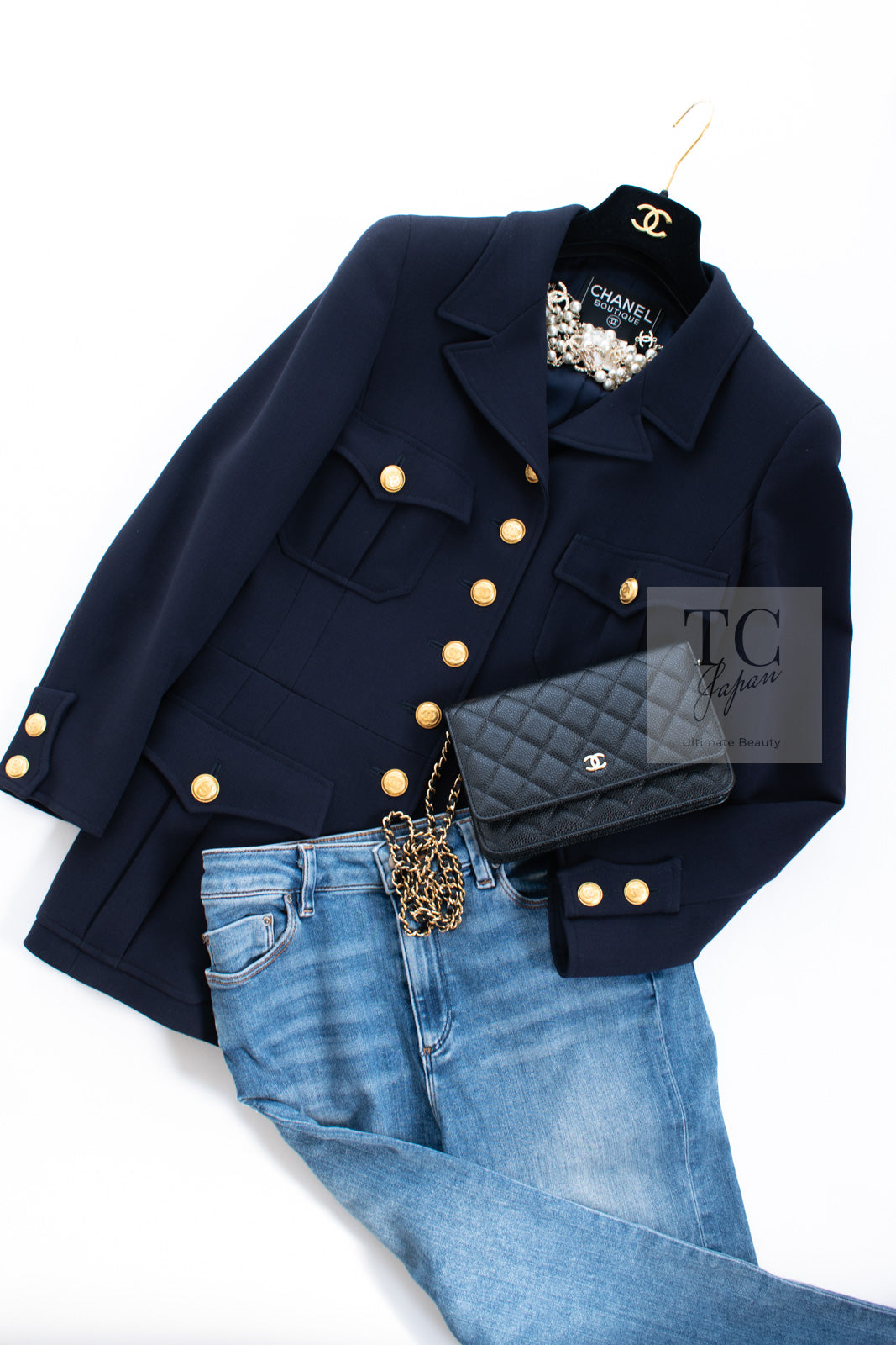 シャネル ジャケット スーツ CHANEL ヴィンテージ ダークネイビー ウール100% ゴールド CCボタン ミリタリー スカート 96A  Vintage Dark Navy Wool 100 Gold CC Logo Buttons Military Jacket Skirt Suit  – TC JAPAN