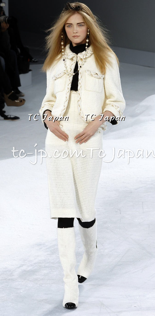 CHANEL 07A Creme Ivory Gold Chain Trim Wool Tweed Jacket Skirt Suit 38 シャネル クリーム アイボリー ゴールド チェーン トリム ウール ツイード ジャケット スカート スーツ 即発