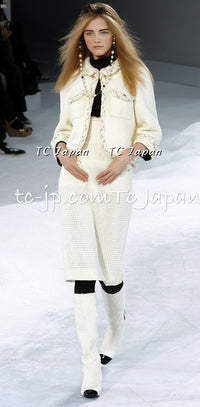 CHANEL 07A Creme Ivory Gold Chain Trim Wool Tweed Jacket 34 36 38 シャネル クリーム アイボリー ゴールド チェーン トリム ウール ツイード ジャケット 即発 - TC JAPAN