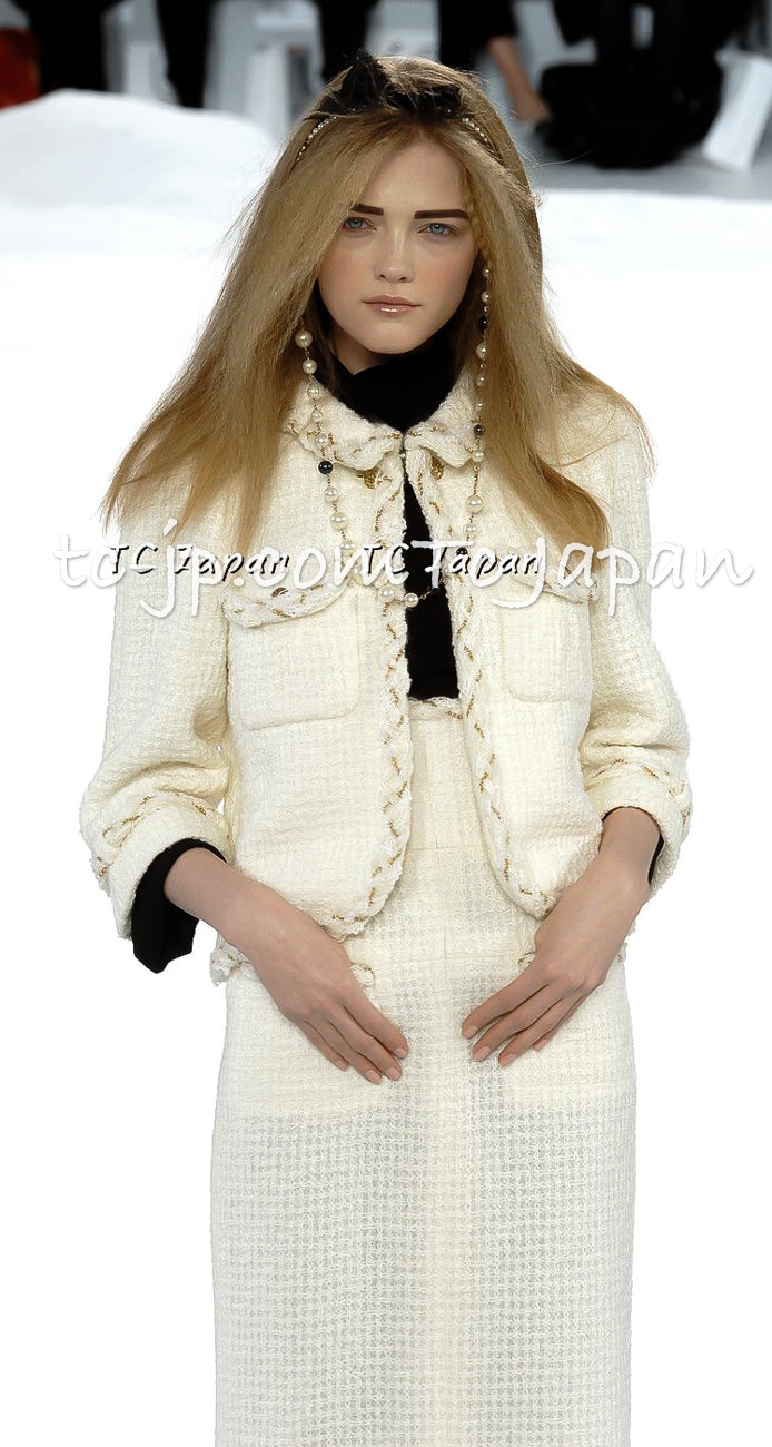 CHANEL 07A Creme Ivory Gold Chain Trim Wool Tweed Jacket Skirt Suit 38 シャネル クリーム アイボリー ゴールド チェーン トリム ウール ツイード ジャケット スカート スーツ 即発
