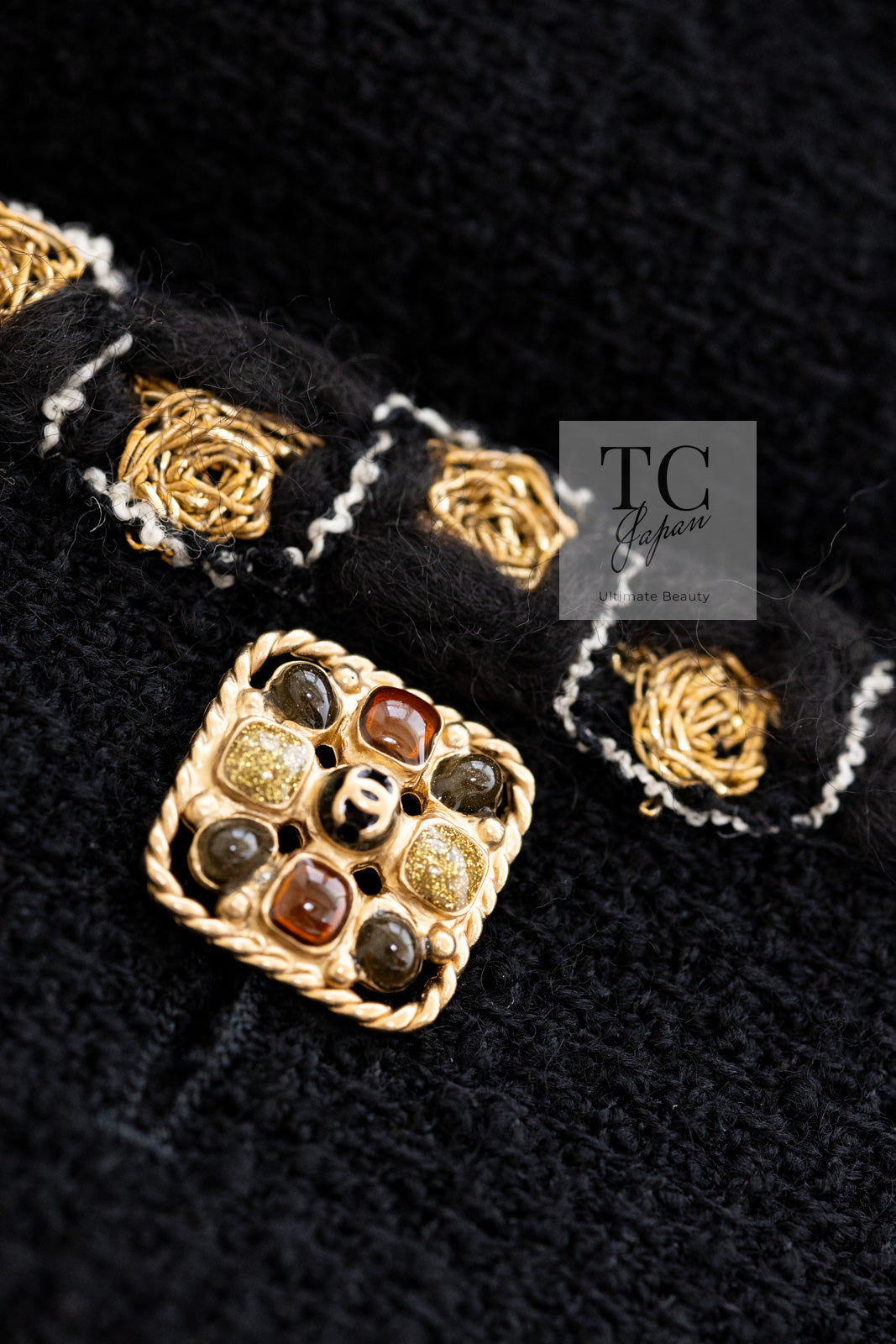 CHANEL 11PF Black Gold Gripoix Buttons Wool Jacket Skirt Suit Cameron Diaz 38 シャネル ブラック ゴールド グリポア宝石ボタン ウール ジャケット スカート スーツ キャメロン ディアス 即発