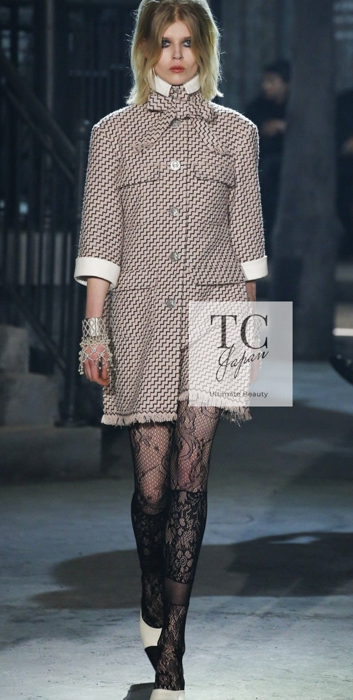 CHANEL 16PF Mauve Pink Black Ribbon Leather Cuffs Wool Tweed Coat 36 38 シャネル モーブピンク ブラック リボン レザー カフス ウール ツイード コート 即発