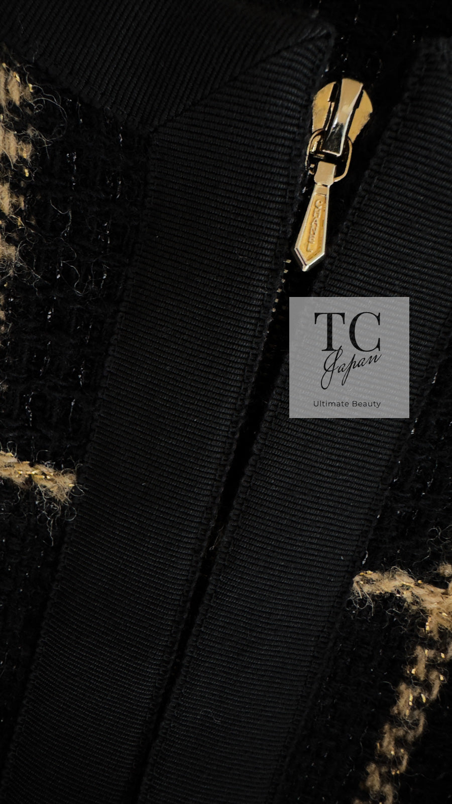 CHANEL Jacket 09A Black Metallic Gold Check Wool Tweed 34 for