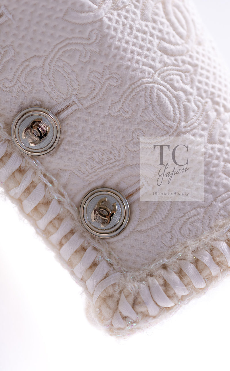 CHANEL 21PF White Ivory CC Logo Metiers D’art Jacket 34 36 シャネル ジャケット ホワイト アイボリー CC ロゴ メティエダール 即発