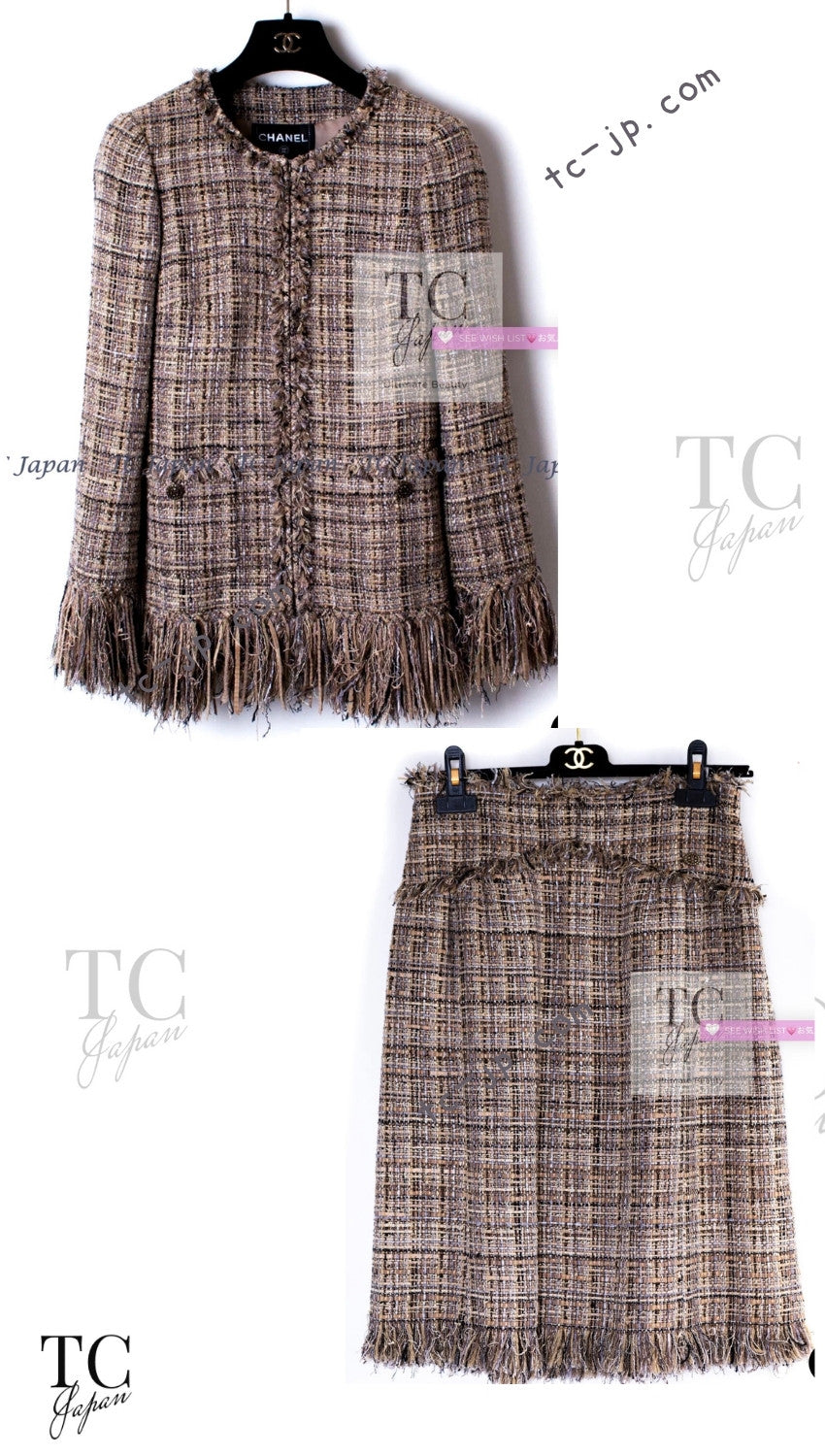CHANEL 10A Beige Fringe Trimmed Goat Skin Tweed Jacket Skirt Suit 38 シャネル ベージュ フリンジ トリム ゴート スキン ツイード ジャケット スカート スーツ 即発 - TC JAPAN