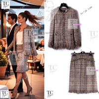 CHANEL 10A Beige Fringe Trimmed Goat Skin Tweed Jacket Skirt Suit 38 シャネル ベージュ フリンジ トリム ゴート スキン ツイード ジャケット スカート スーツ 即発