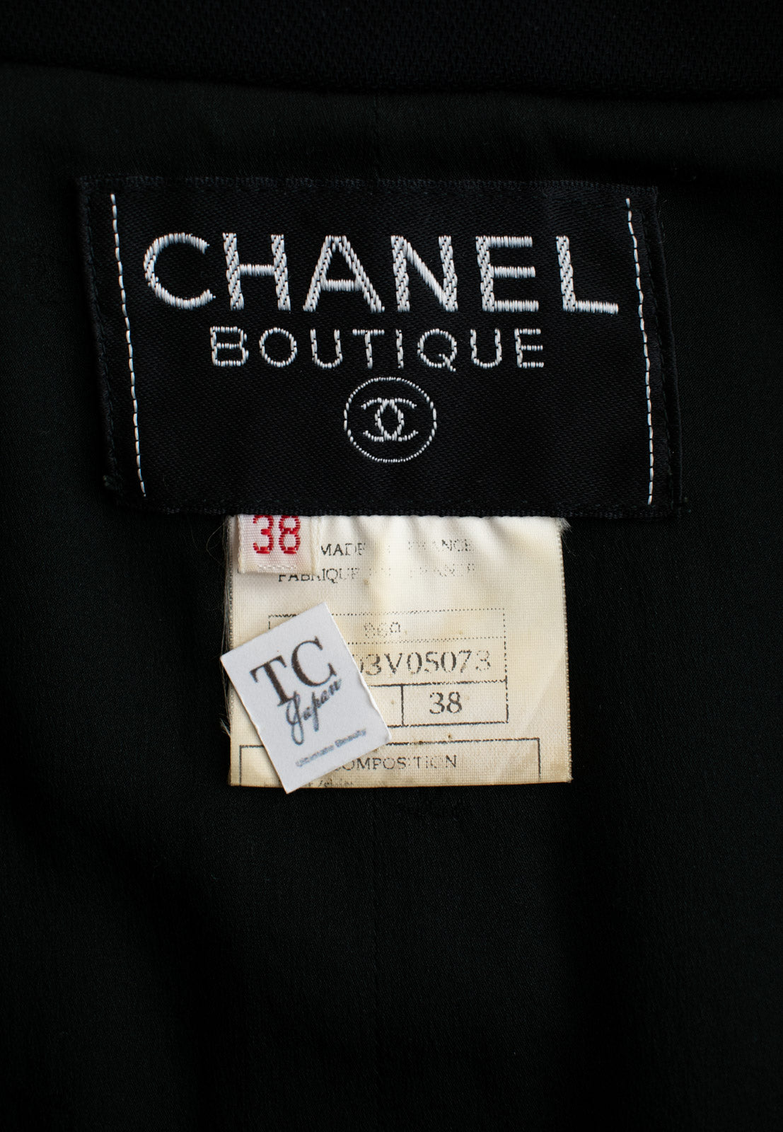 CHANEL 96A Vintage Black Wool 100 Gold CC Logo Buttons Military Jacket Skirt Suit シャネル ヴィンテージ ブラック ウール 100% ゴールド CC ロゴ ボタン ミリタリー ジャケット スカート スーツ 38